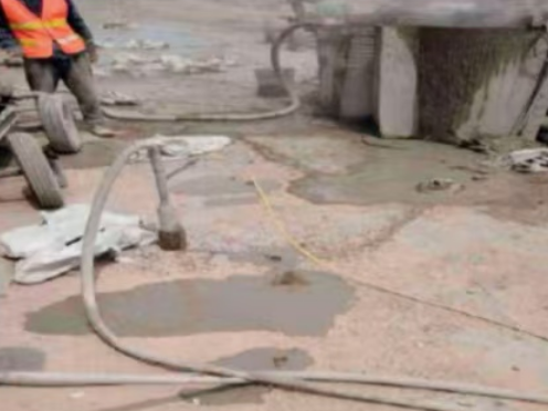 长安水泥混凝土路面板底注浆技术 路面脱空注浆整治方案