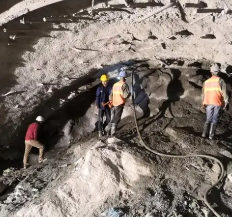 长安拱顶带模注浆料的施工流程及注意事项